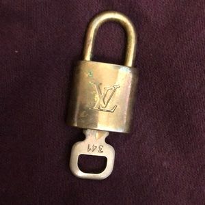 Pre-loved LV Lock & Key Set 341